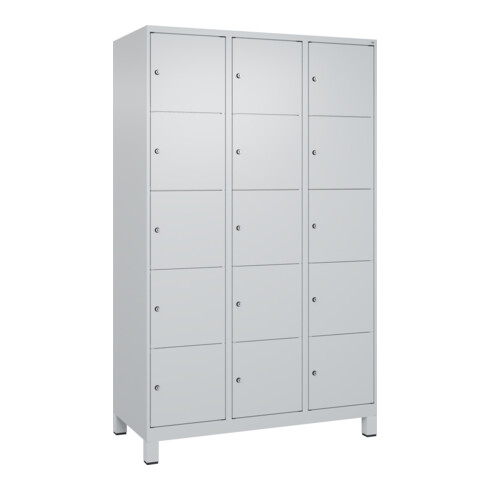 C+P Schließfachschrank Classic PLUS, Füße, 3 Abteile, 1950x1200x500mm, 7035/7035 Innenhöhe Gefach oben (oberes 365 mm Front RAL 7035 Lichtgrau