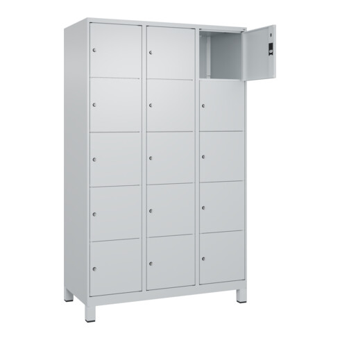 C+P Schließfachschrank Classic PLUS, Füße, 3 Abteile, 1950x1200x500mm, 7035/7035 Innenhöhe Gefach oben (oberes 365 mm Front RAL 7035 Lichtgrau