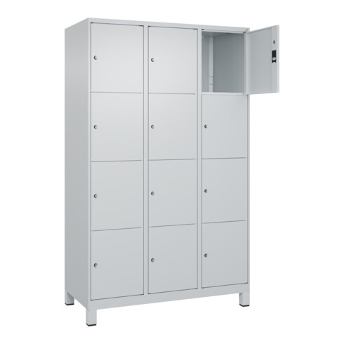 C+P Schließfachschrank Classic PLUS, Füße, 3 Abteile, 1950x1200x500mm, 7035/7035 Innenhöhe Gefach oben (oberes 453 mm Front RAL 7035 Lichtgrau