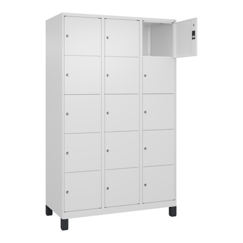 C+P Schließfachschrank Classic PLUS, Füße, 3 Abteile, 1950x1200x500mm, 9016/9016 Innenhöhe Gefach oben (oberes 365 mm Front RAL 9016 Verkehrsweiß