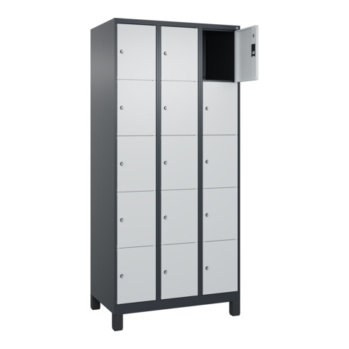 C+P Schließfachschrank Classic PLUS, Füße, 3 Abteile, 1950x900x500mm, 7016/7035 Innenhöhe Gefach oben (oberes 365 mm Front RAL 7035 Lichtgrau