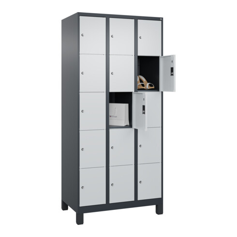 C+P Schließfachschrank Classic PLUS, Füße, 3 Abteile, 1950x900x500mm, 7016/7035 Innenhöhe Gefach oben (oberes 365 mm Front RAL 7035 Lichtgrau