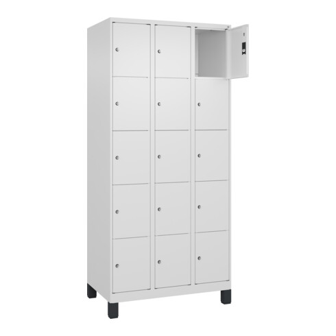 C+P Schließfachschrank Classic PLUS, Füße, 3 Abteile, 1950x900x500mm, 9016/9016 Innenhöhe Gefach oben (oberes 365 mm Front RAL 9016 Verkehrsweiß