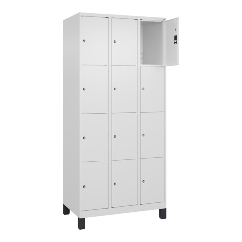 C+P Schließfachschrank Classic PLUS, Füße, 3 Abteile, 1950x900x500mm, 9016/9016 Innenhöhe Gefach oben (oberes 453 mm Front RAL 9016 Verkehrsweiß