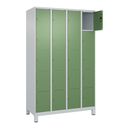 C+P Schließfachschrank Classic PLUS, Füße, 4 Abteile, 1950x1200x500mm, 7035/6011 Innenhöhe Gefach oben (oberes 365 mm Front RAL 6011 Resedagrün