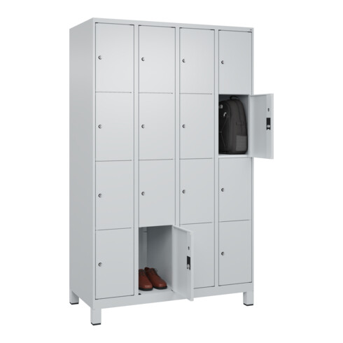 C+P Schließfachschrank Classic PLUS, Füße, 4 Abteile, 1950x1200x500mm, 7035/7035 Innenhöhe Gefach oben (oberes 453 mm Front RAL 7035 Lichtgrau