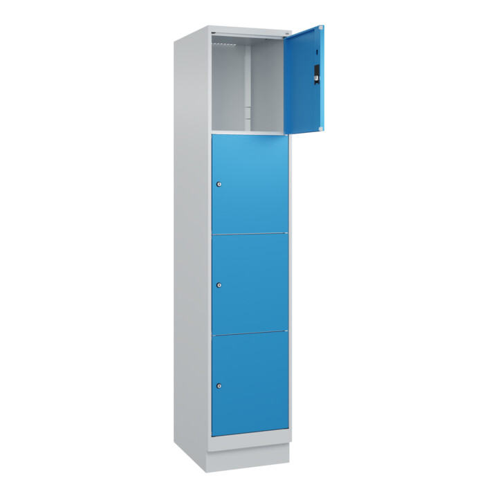 C+P Schließfachschrank Classic PLUS, Sockel, 1 Abteil, 1950x400x500mm, 7035/5012 Innenhöhe Gefach oben (oberes 453 mm Front RAL 5012 Lichtblau