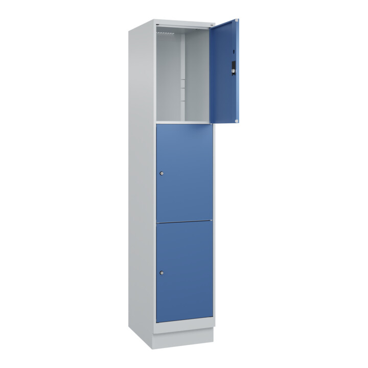 C+P Schließfachschrank Classic PLUS, Sockel, 1 Abteil, 1950x400x500mm, 7035/5023 Innenhöhe Gefach oben (oberes 599 mm Front RAL 5023 Fernblau