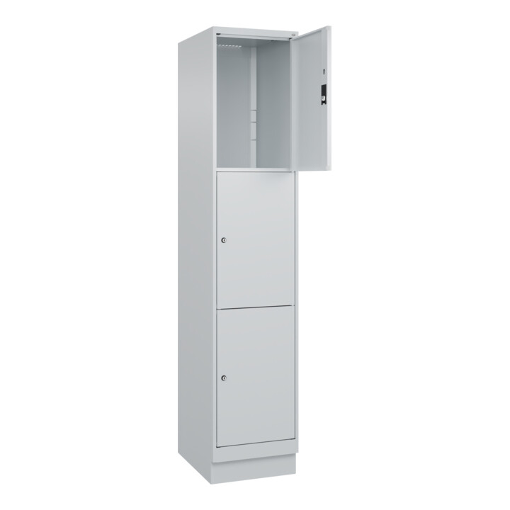 C+P Schließfachschrank Classic PLUS, Sockel, 1 Abteil, 1950x400x500mm, 7035/7035 Innenhöhe Gefach oben (oberes 599 mm Front RAL 7035 Lichtgrau