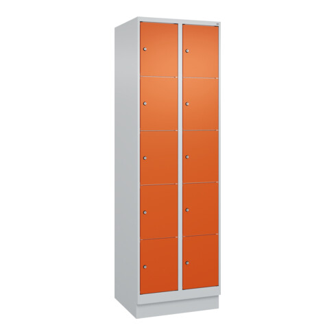 C+P Schließfachschrank Classic PLUS, Sockel, 2 Abteile, 1950x600x500mm, 7035/200 Innenhöhe Gefach oben (oberes 365 mm Front RAL 2004 Reinorange