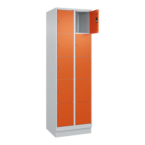 C+P Schließfachschrank Classic PLUS, Sockel, 2 Abteile, 1950x600x500mm, 7035/200 Innenhöhe Gefach oben (oberes 365 mm Front RAL 2004 Reinorange