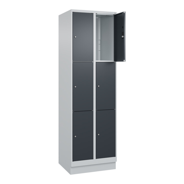 C+P Schließfachschrank Classic PLUS, Sockel, 2 Abteile, 1950x600x500mm, 7035/701 Innenhöhe Gefach oben (oberes 599 mm Front RAL 7016 Anthrazitgrau