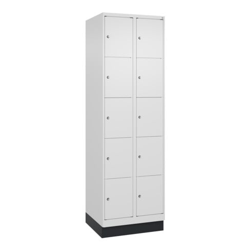 C+P Schließfachschrank Classic PLUS, Sockel, 2 Abteile, 1950x600x500mm, 9016/901 Innenhöhe Gefach oben (oberes 365 mm Front RAL 9016 Verkehrsweiß