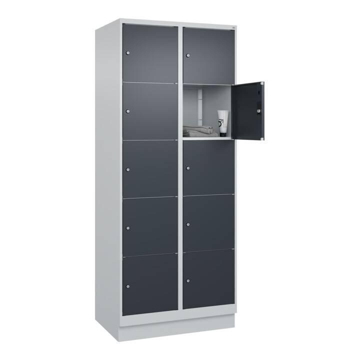 C+P Schließfachschrank Classic PLUS, Sockel, 2 Abteile, 1950x800x500mm, 7035/701 Innenhöhe Gefach oben (oberes 365 mm Front RAL 7016 Anthrazitgrau