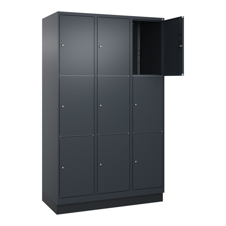 C+P Schließfachschrank Classic PLUS, Sockel, 3 Abteile, 1950x1200x500mm, 7016/70 Innenhöhe Gefach oben (oberes 599 mm Front RAL 7016 Anthrazitgrau