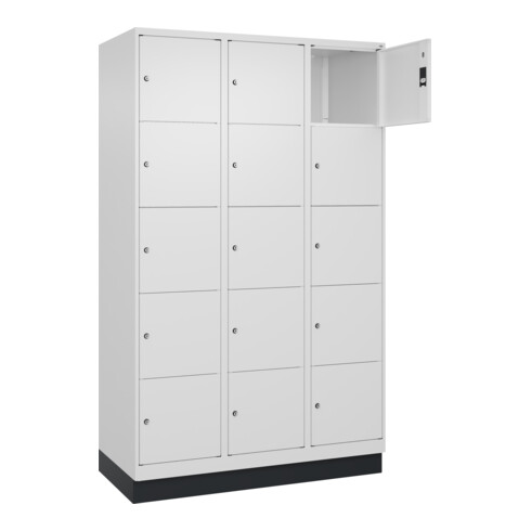 C+P Schließfachschrank Classic PLUS, Sockel, 3 Abteile, 1950x1200x500mm, 9016/90 Innenhöhe Gefach oben (oberes 365 mm Front RAL 9016 Verkehrsweiß