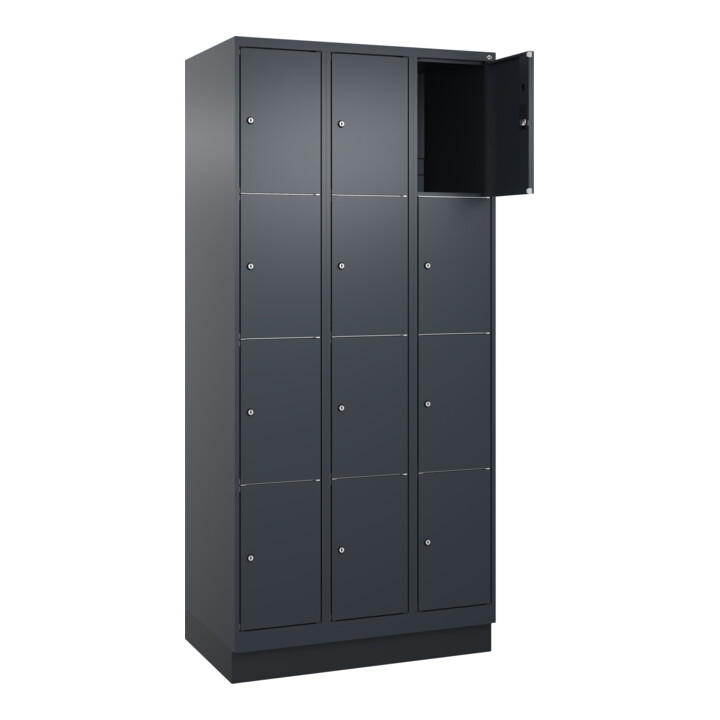 C+P Schließfachschrank Classic PLUS, Sockel, 3 Abteile, 1950x900x500mm, 7016/701 Innenhöhe Gefach oben (oberes 453 mm Front RAL 7016 Anthrazitgrau