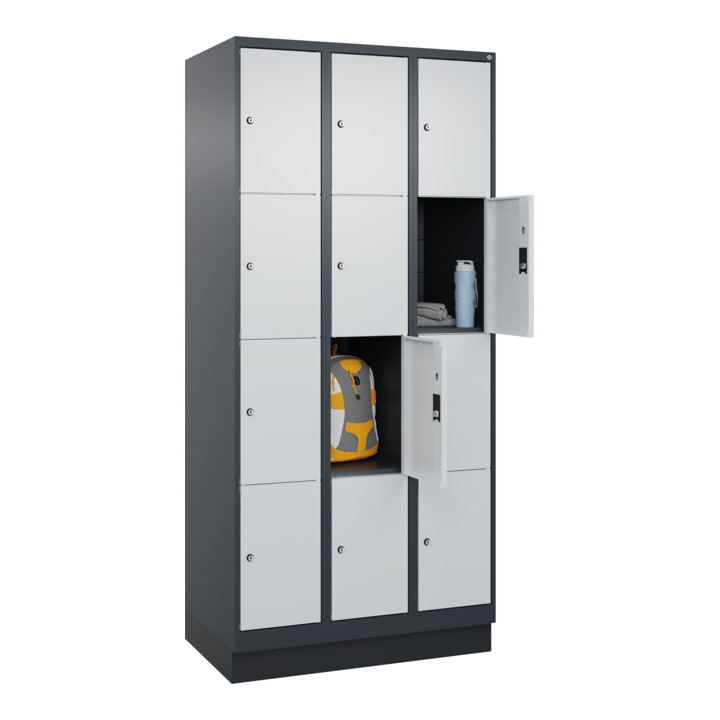 C+P Schließfachschrank Classic PLUS, Sockel, 3 Abteile, 1950x900x500mm, 7016/703 Innenhöhe Gefach oben (oberes 453 mm Front RAL 7035 Lichtgrau