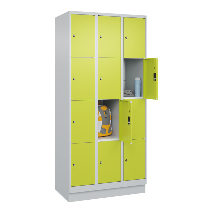 C+P Schließfachschrank Classic PLUS, Sockel, 3 Abteile, 1950x900x500mm, 7035/002 Innenhöhe Gefach oben (oberes 453 mm Front 1108060 RDS Viridingrün