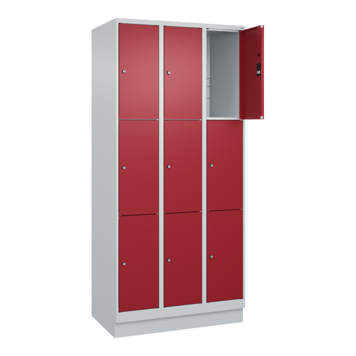 C+P Schließfachschrank Classic PLUS, Sockel, 3 Abteile, 1950x900x500mm, 7035/300 Innenhöhe Gefach oben (oberes 599 mm Front RAL 3003 Rubinrot