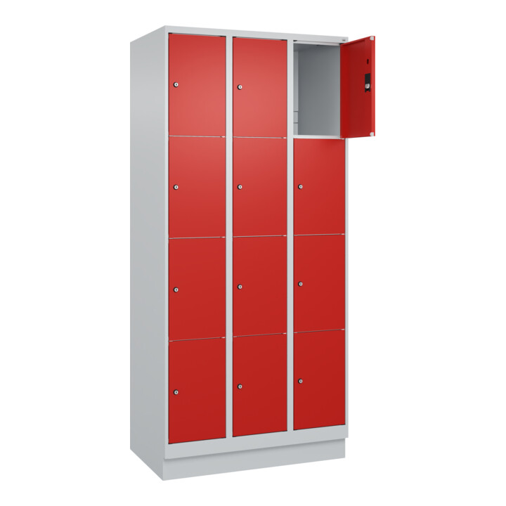C+P Schließfachschrank Classic PLUS, Sockel, 3 Abteile, 1950x900x500mm, 7035/302 Innenhöhe Gefach oben (oberes 453 mm Front RAL 3020 Verkehrsrot