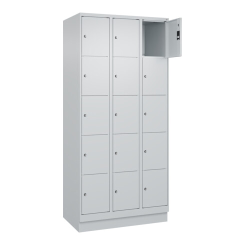 C+P Schließfachschrank Classic PLUS, Sockel, 3 Abteile, 1950x900x500mm, 7035/703 Innenhöhe Gefach oben (oberes 365 mm Front RAL 7035 Lichtgrau