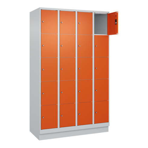 C+P Schließfachschrank Classic PLUS, Sockel, 4 Abteile, 1950x1200x500mm, 7035/20 Innenhöhe Gefach oben (oberes 365 mm Front RAL 2004 Reinorange