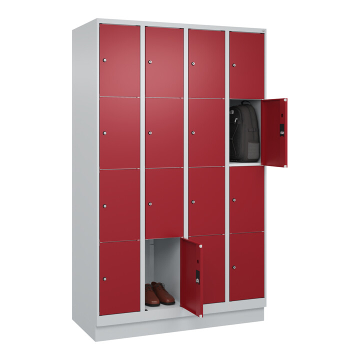 C+P Schließfachschrank Classic PLUS, Sockel, 4 Abteile, 1950x1200x500mm, 7035/30 Innenhöhe Gefach oben (oberes 453 mm Front RAL 3003 Rubinrot