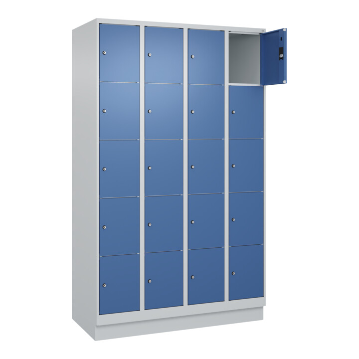 C+P Schließfachschrank Classic PLUS, Sockel, 4 Abteile, 1950x1200x500mm, 7035/50 Innenhöhe Gefach oben (oberes 365 mm Front RAL 5023 Fernblau