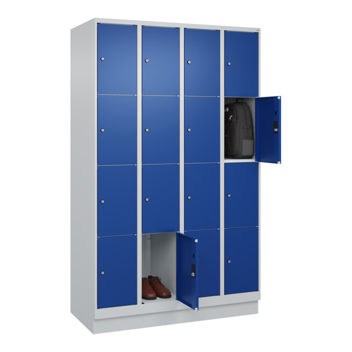 C+P Schließfachschrank Classic PLUS, Sockel, 4 Abteile, 1950x1200x500mm, 7035/50 Innenhöhe Gefach oben (oberes 453 mm Front RAL 5010 Enzianblau