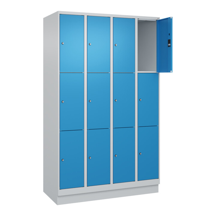 C+P Schließfachschrank Classic PLUS, Sockel, 4 Abteile, 1950x1200x500mm, 7035/50 Innenhöhe Gefach oben (oberes 599 mm Front RAL 5012 Lichtblau