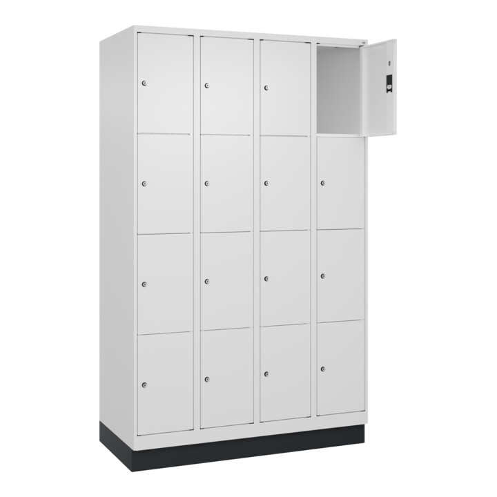 C+P Schließfachschrank Classic PLUS, Sockel, 4 Abteile, 1950x1200x500mm, 9016/90 Innenhöhe Gefach oben (oberes 453 mm Front RAL 9016 Verkehrsweiß