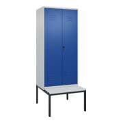 C+P Schwarz-Weiß-Spind Classic PLUS, Bank, 2 Abteile, 2120x800x815mm, 7035/5010, Verschluss Sicherheits-Drehriegel, Sitzbanktyp untergebaut, Material Sitzfläche Kunststoff