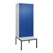 C+P Schwarz-Weiß-Spind Classic PLUS, Bank, 2 Abteile, 2120x800x815mm, 7035/5010, Verschluss Zylinderschloss, Sitzbanktyp untergebaut, Material Sitzfläche Kunststoff