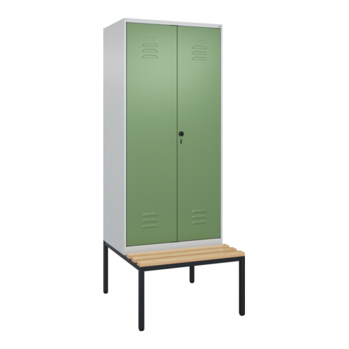 C+P Schwarz-Weiß-Spind Classic PLUS, Bank, 2 Abteile, 2120x800x815mm, 7035/6011, Verschluss Sicherheits-Drehriegel, Sitzbanktyp untergebaut, Material Sitzfläche Buche-Hartholz