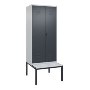 C+P Schwarz-Weiß-Spind Classic PLUS, Bank, 2 Abteile, 2120x800x815mm, 7035/7016, Verschluss Sicherheits-Drehriegel, Sitzbanktyp untergebaut, Material Sitzfläche Kunststoff