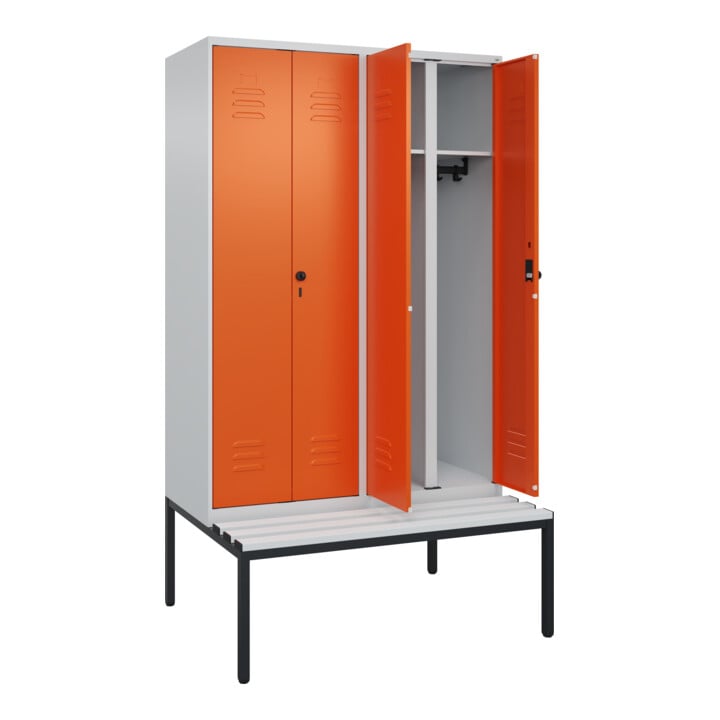 C+P Schwarz-Weiß-Spind Classic PLUS, Bank, 4 Abteile, 2120x1200x815mm, 7035/2004, Verschluss Sicherheits-Drehriegel, Sitzbanktyp untergebaut, Material Sitzfläche Kunststoff