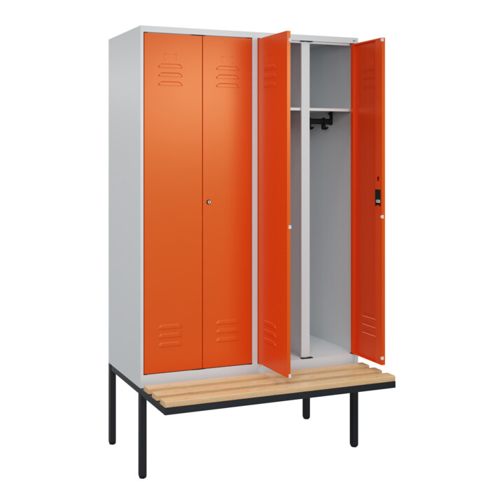 C+P Schwarz-Weiß-Spind Classic PLUS, Bank, 4 Abteile, 2120x1200x815mm, 7035/2004, Verschluss Zylinderschloss, Sitzbanktyp auskragend, Material Sitzfläche Buche-Hartholz