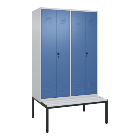 C+P Schwarz-Weiß-Spind Classic PLUS, Bank, 4 Abteile, 2120x1200x815mm, 7035/5023, Verschluss Sicherheits-Drehriegel, Sitzbanktyp untergebaut, Material Sitzfläche Kunststoff