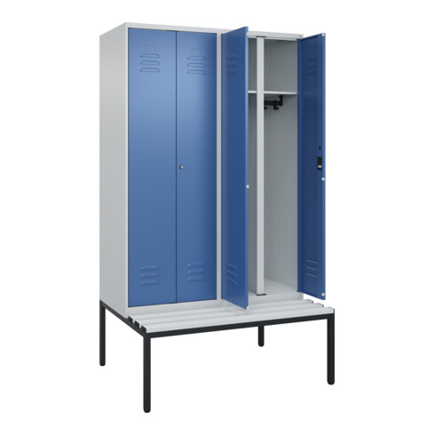 C+P Schwarz-Weiß-Spind Classic PLUS, Bank, 4 Abteile, 2120x1200x815mm, 7035/5023, Verschluss Zylinderschloss, Sitzbanktyp untergebaut, Material Sitzfläche Kunststoff