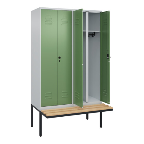 C+P Schwarz-Weiß-Spind Classic PLUS, Bank, 4 Abteile, 2120x1200x815mm, 7035/6011, Verschluss Sicherheits-Drehriegel, Sitzbanktyp auskragend, Material Sitzfläche Buche-Hartholz
