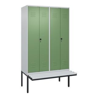 C+P Schwarz-Weiß-Spind Classic PLUS, Bank, 4 Abteile, 2120x1200x815mm, 7035/6011, Verschluss Sicherheits-Drehriegel, Sitzbanktyp auskragend, Material Sitzfläche Kunststoff