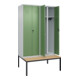 C+P Schwarz-Weiß-Spind Classic PLUS, Bank, 4 Abteile, 2120x1200x815mm, 7035/6011, Verschluss Sicherheits-Drehriegel, Sitzbanktyp untergebaut, Material Sitzfläche Buche-Hartholz-2