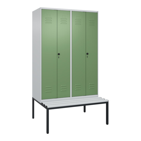 C+P Schwarz-Weiß-Spind Classic PLUS, Bank, 4 Abteile, 2120x1200x815mm, 7035/6011, Verschluss Sicherheits-Drehriegel, Sitzbanktyp untergebaut, Material Sitzfläche Kunststoff