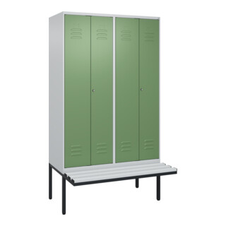 C+P Schwarz-Weiß-Spind Classic PLUS, Bank, 4 Abteile, 2120x1200x815mm, 7035/6011, Verschluss Zylinderschloss, Sitzbanktyp auskragend, Material Sitzfläche Kunststoff