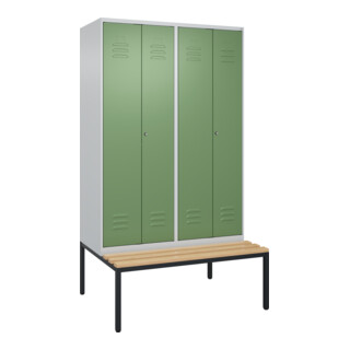 C+P Schwarz-Weiß-Spind Classic PLUS, Bank, 4 Abteile, 2120x1200x815mm, 7035/6011, Verschluss Zylinderschloss, Sitzbanktyp untergebaut, Material Sitzfläche Buche-Hartholz