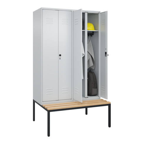 C+P Schwarz-Weiß-Spind Classic PLUS, Bank, 4 Abteile, 2120x1200x815mm, 7035/7035, Verschluss Sicherheits-Drehriegel, Sitzbanktyp untergebaut, Material Sitzfläche Buche-Hartholz