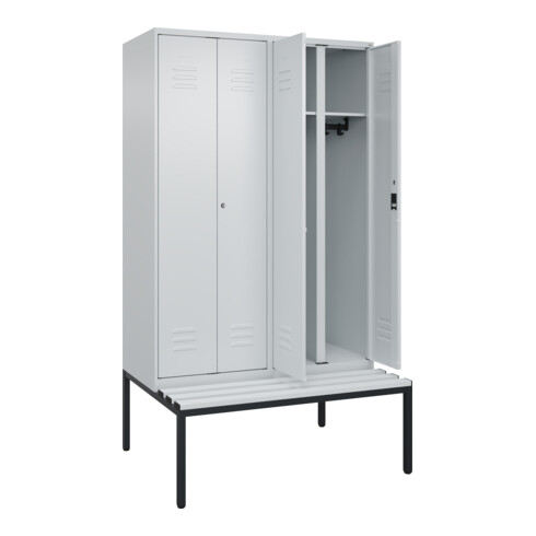 C+P Schwarz-Weiß-Spind Classic PLUS, Bank, 4 Abteile, 2120x1200x815mm, 7035/7035, Verschluss Zylinderschloss, Sitzbanktyp untergebaut, Material Sitzfläche Kunststoff