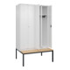 C+P Schwarz-Weiß-Spind Classic PLUS, Bank, 4 Abteile, 2120x1200x815mm, 9016/9016, Verschluss Zylinderschloss, Sitzbanktyp untergebaut, Material Sitzfläche Buche-Hartholz-1