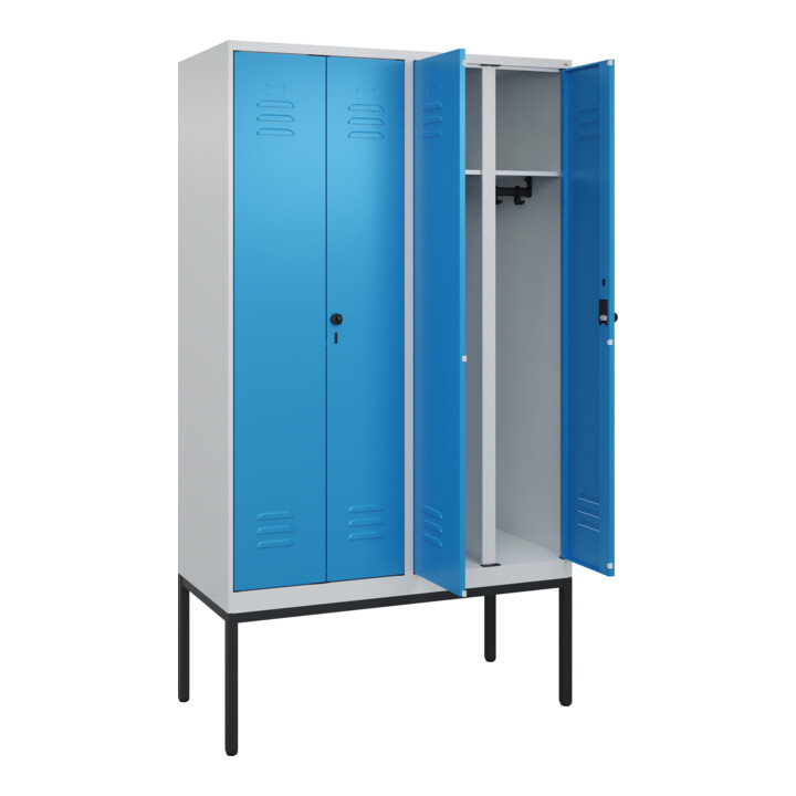 C+P Schwarz-Weiß-Spind Classic PLUS, Gestell, 4 Abteile, 2120x1200x500mm, 7035/5 Front RAL 5012 Lichtblau Verschluss Sicherheits-Drehriegel